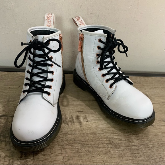 Girl's DOC Dr MARTENS White LEATHER Lace Up COMBAT Ankle 1460 J  BOOTS  Size  3 - Picture 3 of 7